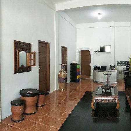 Kana Hasya Homestay "Rumoh Jamee" Meulaboh Екстериор снимка
